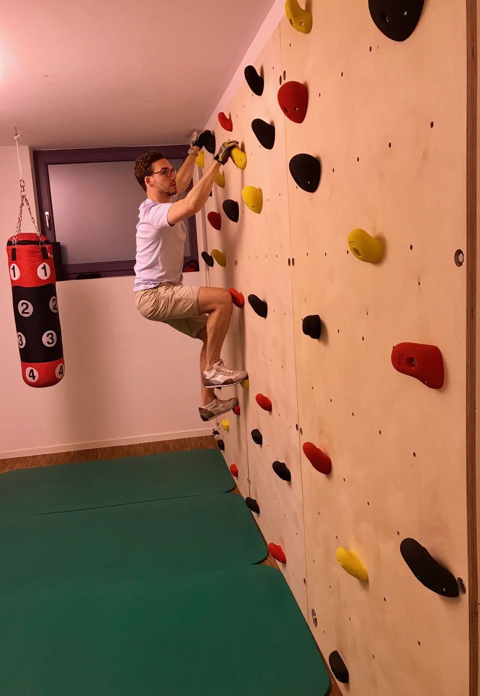 Kletterwand in einer Praxis für Physiotherapie